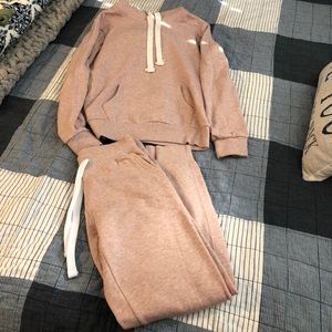 Light pink sweatshirt/sweatpants set